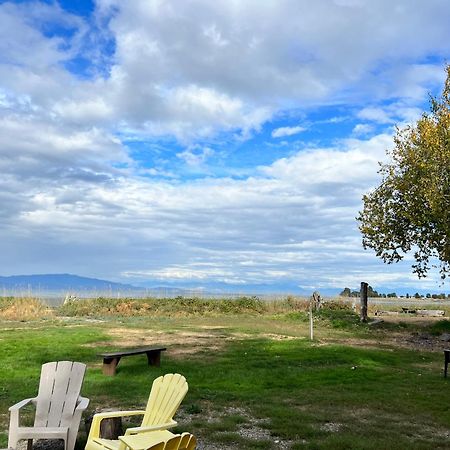 Sea Edge Motel Parksville Bagian luar foto