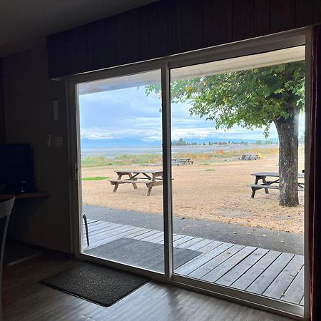 Sea Edge Motel Parksville Bagian luar foto