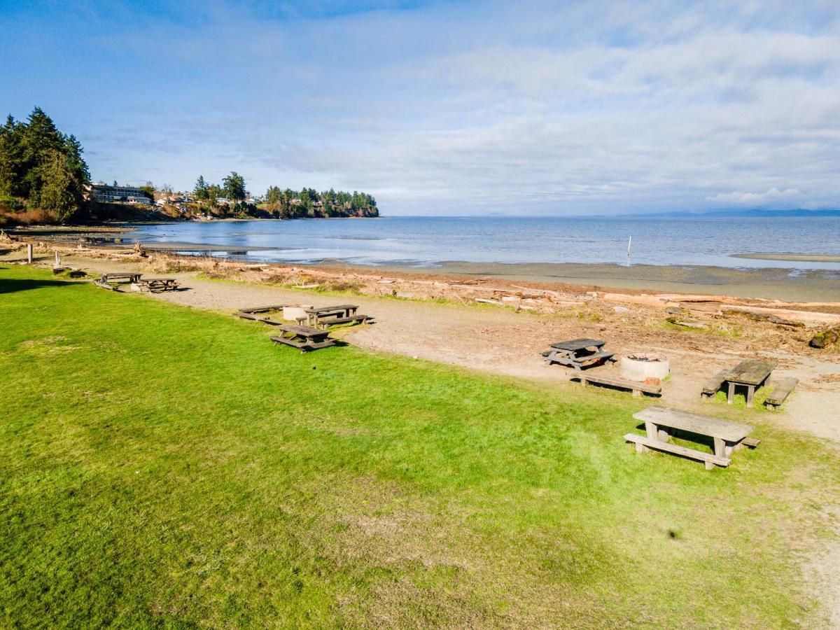 Sea Edge Motel Parksville Bagian luar foto