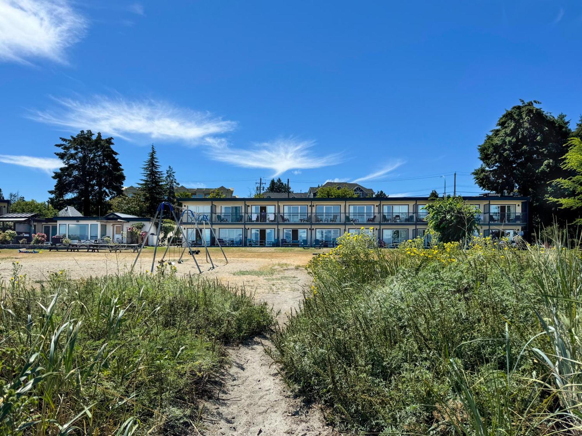 Sea Edge Motel Parksville Bagian luar foto