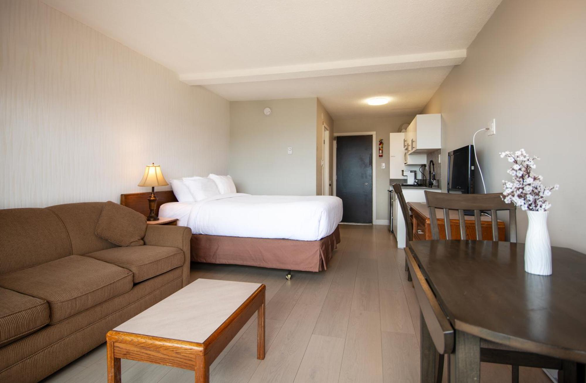 Sea Edge Motel Parksville Bagian luar foto