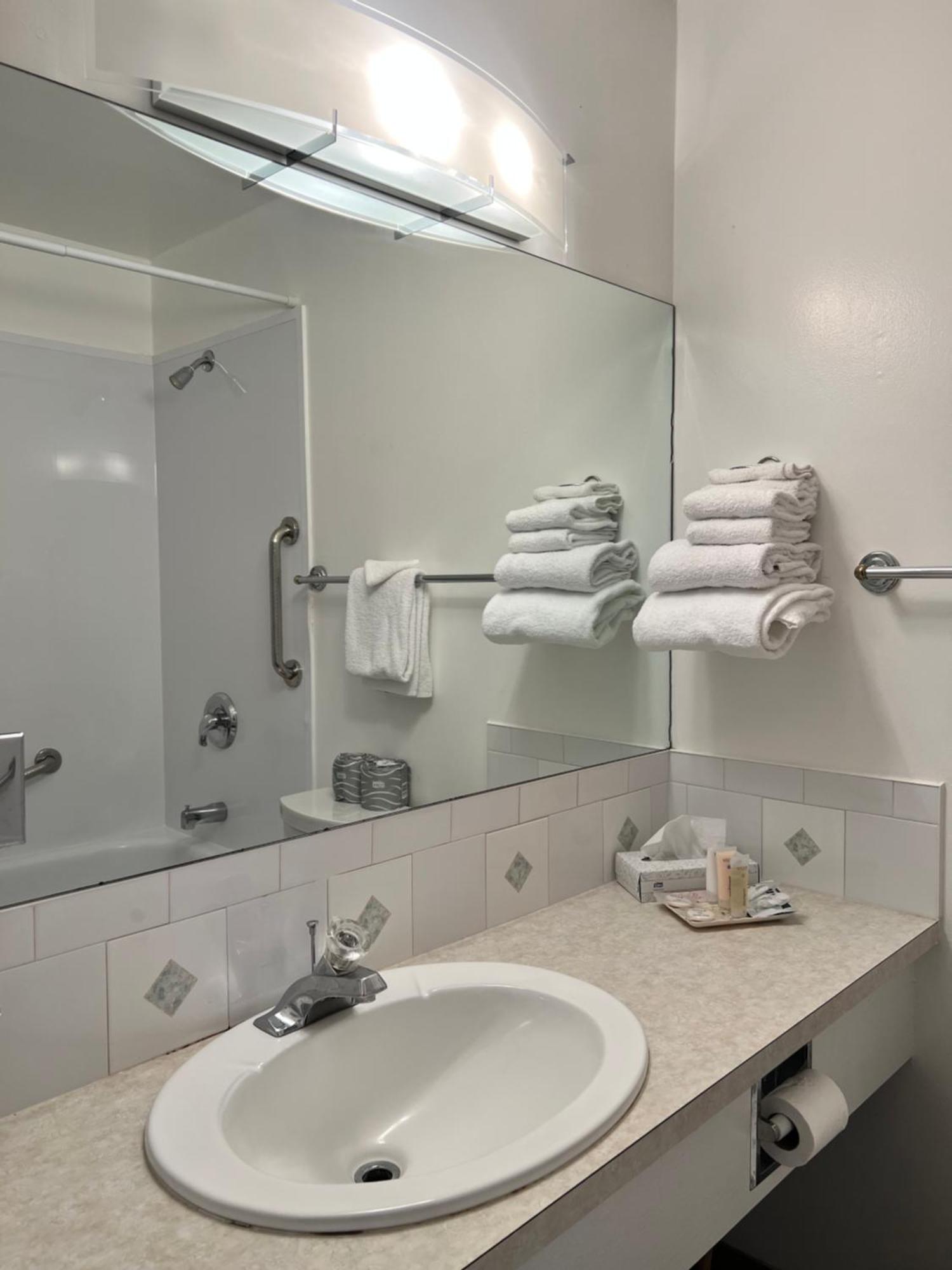 Sea Edge Motel Parksville Ruang foto