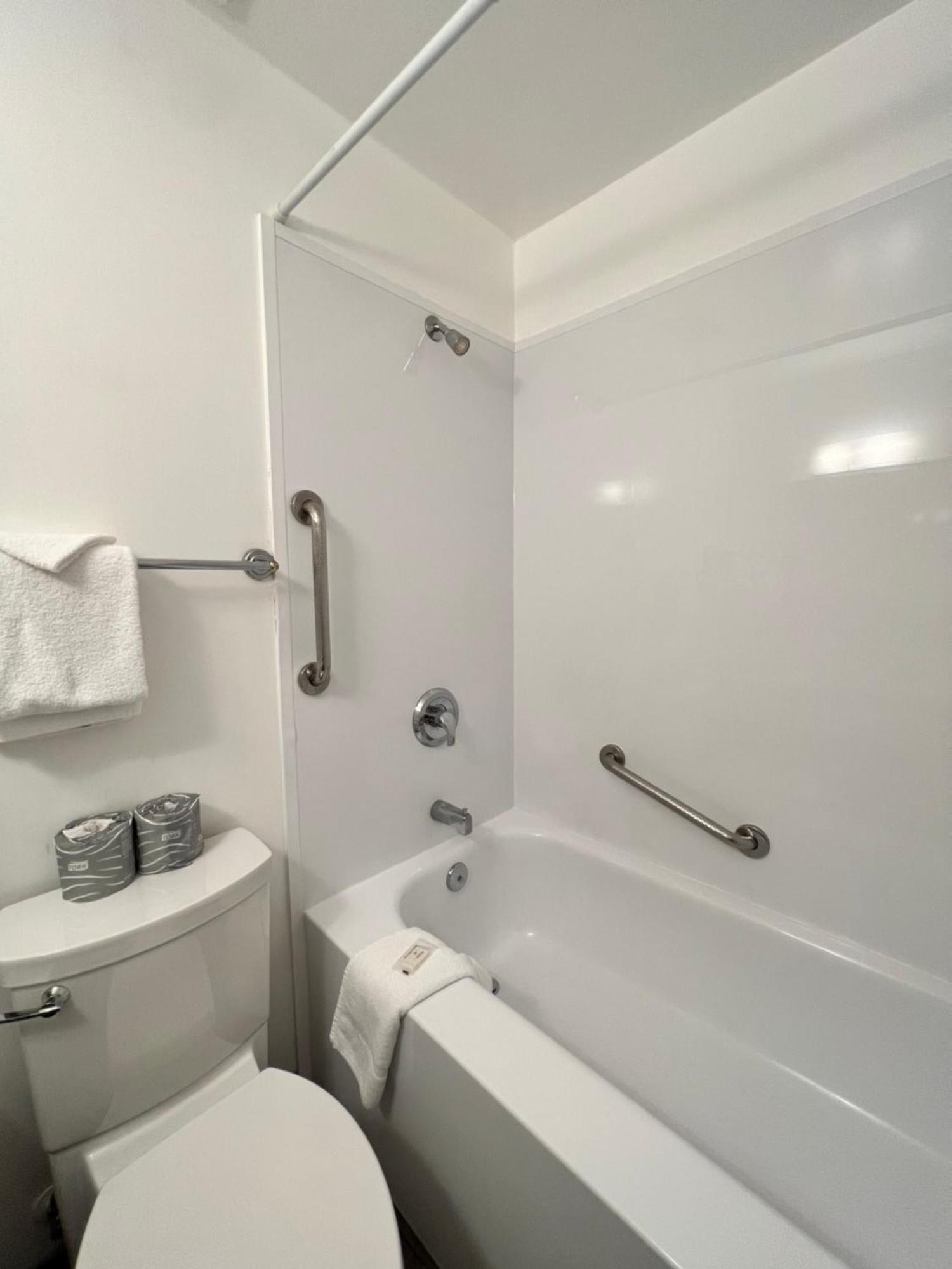 Sea Edge Motel Parksville Ruang foto