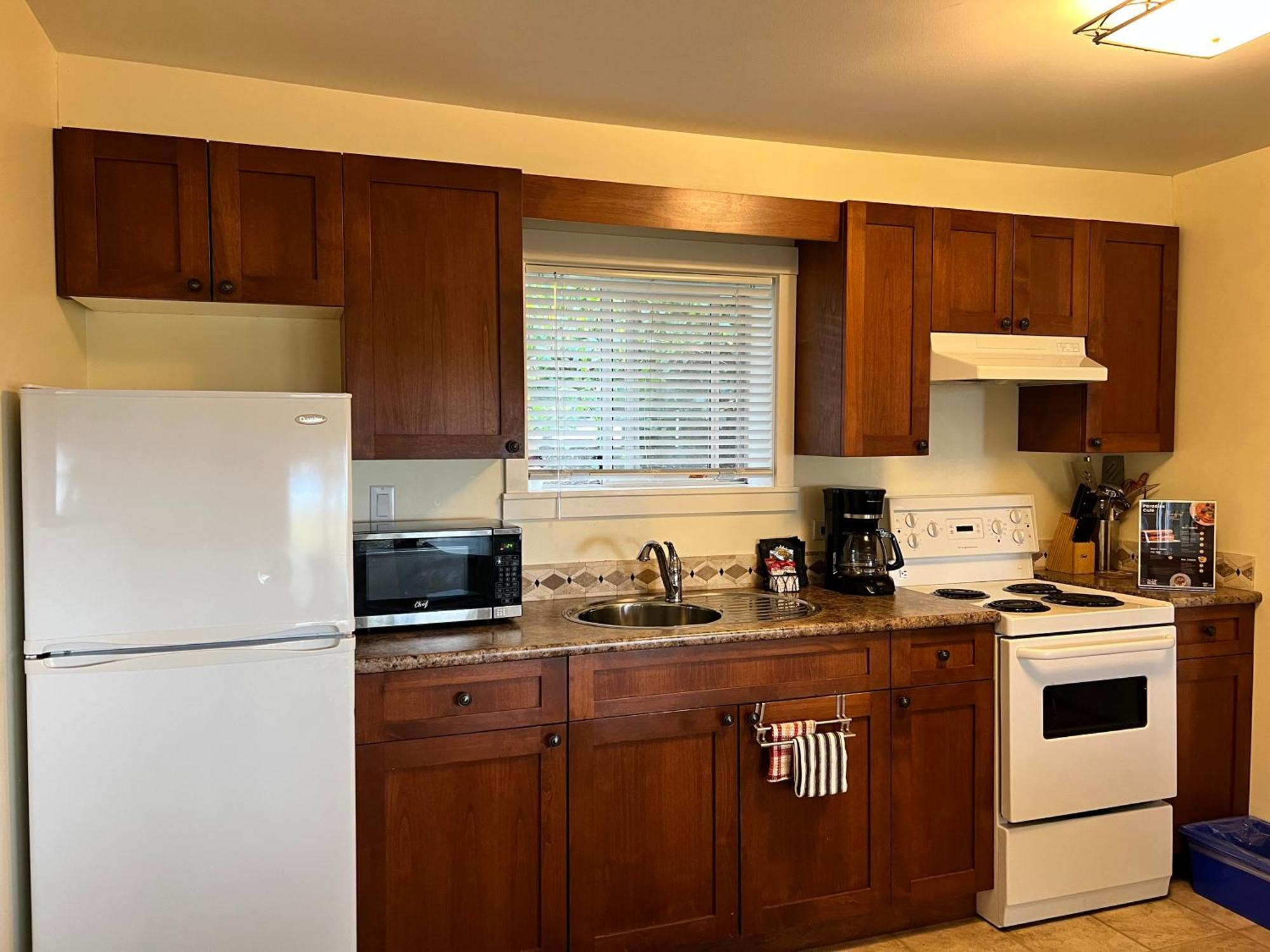 Sea Edge Motel Parksville Ruang foto