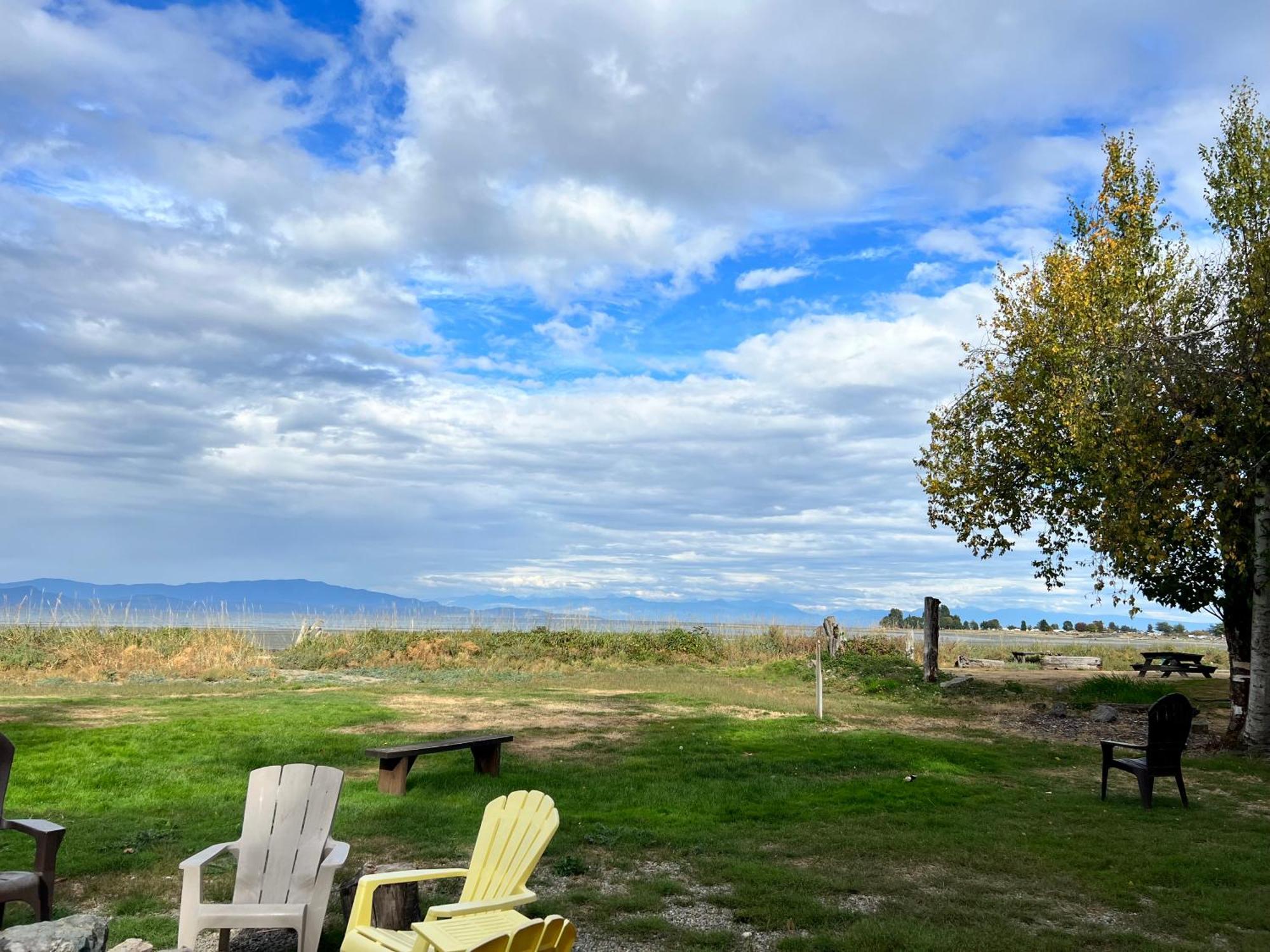 Sea Edge Motel Parksville Bagian luar foto