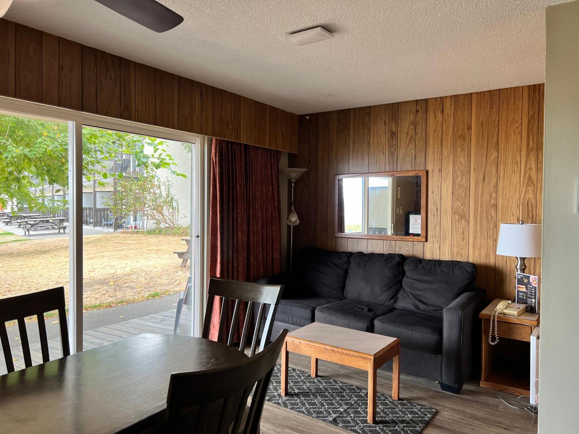 Sea Edge Motel Parksville Ruang foto