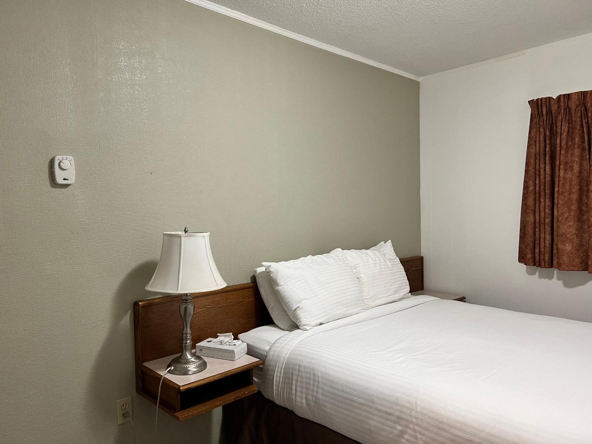 Sea Edge Motel Parksville Ruang foto
